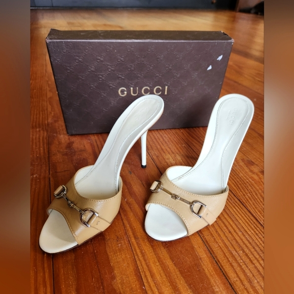 Gucci Shoes - Gucci buckle Heels size 38